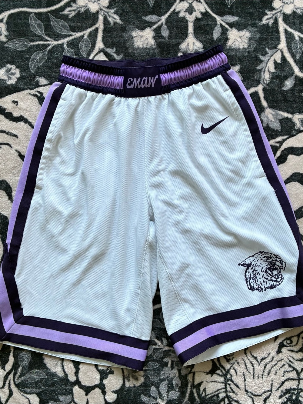 004 - NIKE KANSAS STATE UNIVERSITY KSU WILDCATS BASKETBALL SHORTS